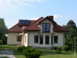 Instalacje solarne na budynku domu rodzinnego